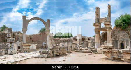 Piazza Domiziano e Tempio Domiziano a Efeso, Turchia Foto Stock