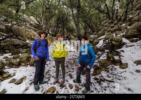 Escursionisti nella foresta di Son Palou Foto Stock