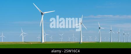 Turbine a vento Gentle Breeze Turbines che generano energia rinnovabile nei Paesi Bassi Foto Stock