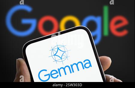 Dhaka, Bangladesh- 26 agosto 2024: Il logo Google Gemma ai viene visualizzato sullo smartphone. Foto Stock