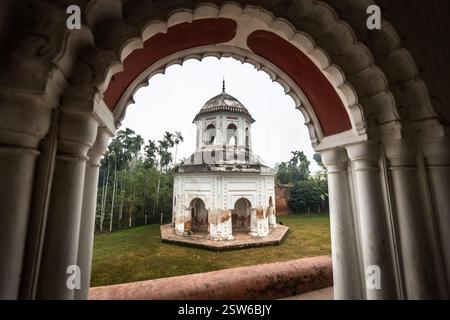 Dettagli dell'antico complesso del Tempio di Puthia Tempio di Bhubaneshwar Shiva a Puthia Bangladesh Foto Stock