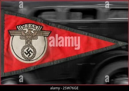 NSKK Nazista auto pennant bandiera sfocata velocità sfondo, con aquila tedesca e svastica. Il Nationalsozialistisches Kraftfahrkorps (NSKK) era un'organizzazione paramilitare del Partito nazista (NSDAP) che esisteva ufficialmente dal maggio 1931 al 1945. Il gruppo era un'organizzazione successore del vecchio Nazionalsocialista Automobile Corps (in tedesco: Nationalsozialistisches Automobilkorps, NSAK), che esisteva dall'aprile 1930. Foto Stock