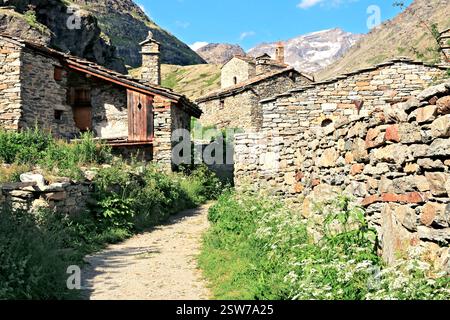Piccolo borgo rustico a Bonneval sur Arc. Foto Stock