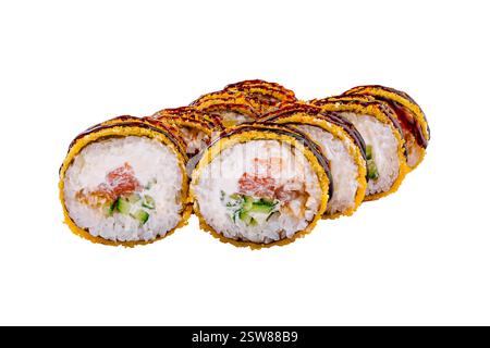 Panini di sushi tempura maki con salmone e cetriolo su sfondo bianco Foto Stock