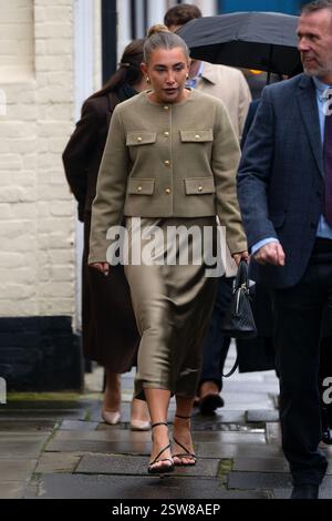 Il suicidio di un soldato lasciato terrorizzato dopo essere stato aggredito sessualmente dal suo superiore è stato, in parte, causato dalla gestione da parte dell'esercito britannico del suo compagno Foto Stock