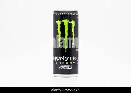 Monster Energy drink Export Beverage. Barattolo da 250 ml nell'aroma originale venduto in Germania. Di piccole dimensioni del famoso mostro verde. Foto Stock