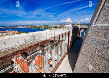 Vista dalla cima del campanile della chiesa di Santa Anastasia - Stosija a Zara nel centro di Zara Foto Stock