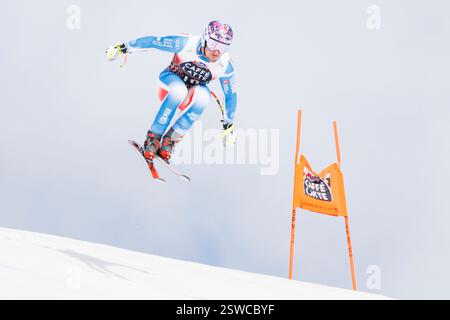 L'alpinista francese Maxence Muzaton scende sul pendio Nazionale alla pausa Cry d'er il primo giorno di allenamento in discesa. Le gare Audi FIS Ski World Cup Downhill e Super-G si svolgono a Crans-Montana, Vallese, Svizzera, dal 19 al 23 febbraio 2025. La discesa libera maschile è prevista per il 22 febbraio, seguita dalla Super-G il 23 febbraio. Gli atleti gareggiano sulla pista Nationale, partendo da bella lui. Questo è il primo evento maschile di Coppa del mondo a Crans-Montana dal 2012. Foto Stock