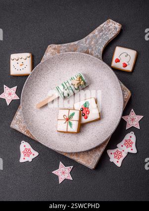 Gelato naturale a base di papaveri su un bastoncino nello stile del Natale Foto Stock