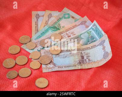 Moneta araba, banconote e monete. Foto Stock