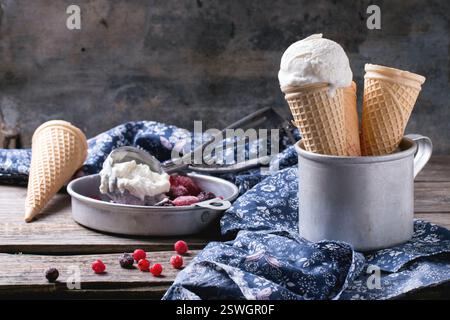 Gelato in coni di wafer Foto Stock