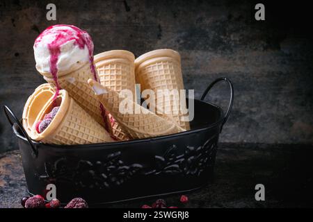 Gelato in coni di wafer Foto Stock