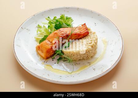 risotto con trota ed erbe aromatiche Foto Stock