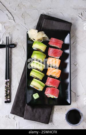 Set di sushi nigiri e rotoli Foto Stock