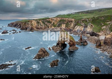 Splendido tramonto a Crohy Arch, Crohy Head, Contea di Donegal, Irlanda Foto Stock