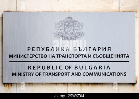 Ministero dei trasporti e delle comunicazioni ente governativo firma bilingue a Sofia Bulgaria, Europa orientale, Balcani, UE Foto Stock