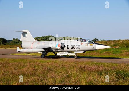 Ex Royal Netherlands Air Force Lockheed F-104G Starfighter caccia jet sulla pista di Teuge Airport. Teuge, Paesi Bassi - 4 giugno 2022 Foto Stock