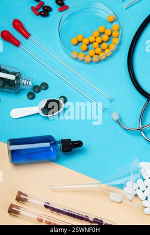 Varie attrezzature mediche, farmaci, compresse, capsule, spray su sfondo giallo/blu. Vista dall'alto. Foto Stock