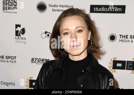 Katharina Leonore Goebel bei der Daffne Verleihung von der Deutschen Akademie fuer Fernsehen AM 21.02.2025 a Berlino Foto Stock