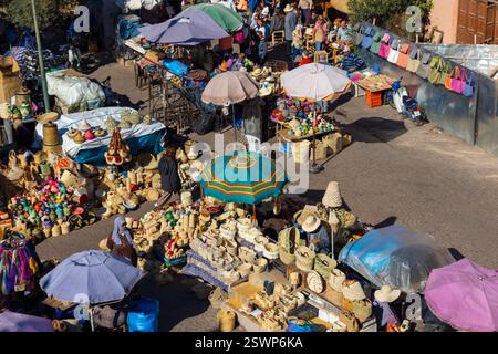 Place des Epices (Piazza delle spezie) a Marrakech è un mercato affascinante e vivace situato nel cuore della medina. Foto Stock