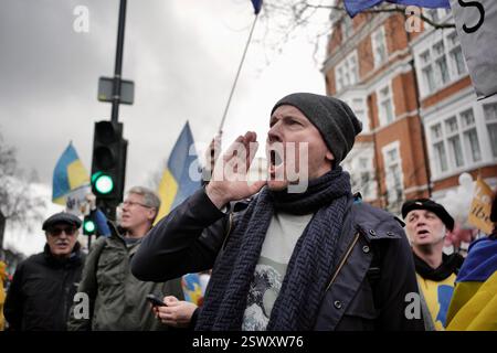 22 FEB 2025 Londra / UKAS il terzo anniversario della guerra Ucraina-Russia si avvicina il 24 febbraio, migliaia hanno protestato fuori dall'ambasciata russa. Alamy Live News / Aubrey Fagon Foto Stock