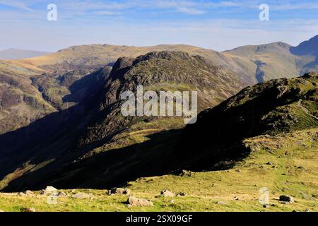 Vista di Haystacks Fell sopra Buttermere, Lake District National Park, Cumbria, Inghilterra, Regno Unito Haystacks Fell è una delle 214 Wainwright Fells. Foto Stock
