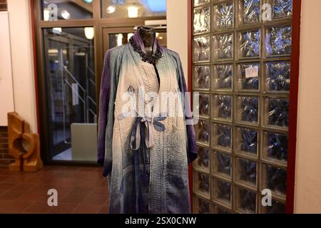 Markaryd, Kronoberg, Svezia. 21 febbraio 2025. Libreria Markaryd. Mostra d'arte. Foto Stock