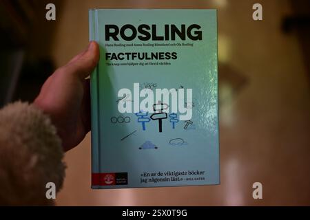 Markaryd, Kronoberg, Svezia. 21 febbraio 2025. Factfulness di Hans Rosling. Foto Stock
