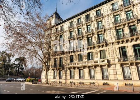 Facciate di edifici classici e signorili nel centro di Madrid, Calle de Velazquez, Spagna Foto Stock