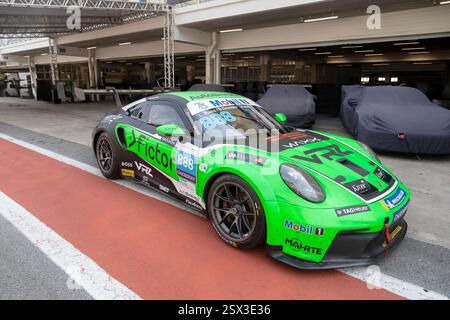 San Paolo, Brasile nov18, 2023 - Porsche Racing car in azione a turno in asfalto circuito Foto Stock