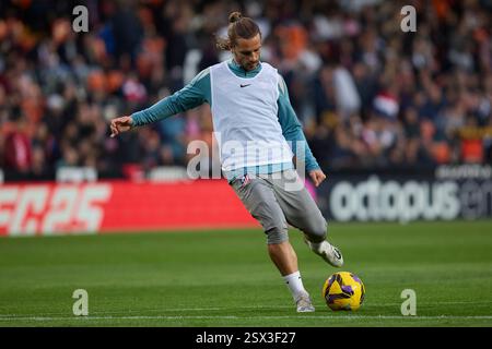 Valencia, Spagna. 22 febbraio 2025. VALENCIA, SPAGNA - 22 FEBBRAIO: Antoine Griezmann dell'Atletico de Madrid si riscalda prima della partita sportiva della Liga EA tra il Valencia CF e il Club Atletico de Madrid allo stadio Mestalla il 22 febbraio 2025 a Valencia, Spagna. (Foto di Jose Torres/Photo Players Images/Magara Press) credito: Magara Press SL/Alamy Live News Foto Stock