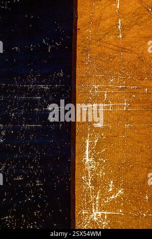 schema di sfondo astratto della tenda di tela. Texture colorata di una vecchia tenda da circo che forma figure grafiche gialle e nere. Composizione del geom astratto Foto Stock