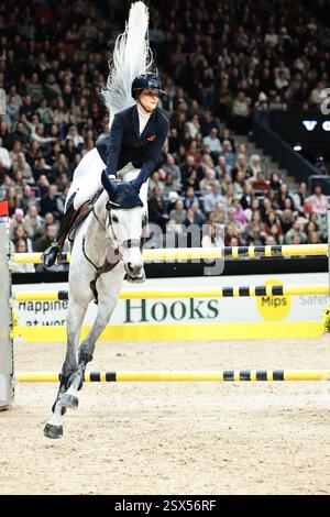Gothenburg, Svezia. 22 febbraio 2025. Wilma Hellström di Svezia con Eleven durante il Gothenburg Trophy presentato da Volvo Cars al Gothenburg Horse Show il 22 febbraio 2025, Gothenburg, Svezia (foto di Maxime David - MXIMD Pictures) crediti: MXIMD Pictures/Alamy Live News Foto Stock
