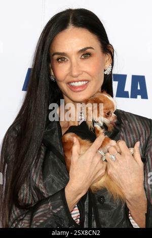 23 febbraio 2025, Santa Monica, CA, Stati Uniti: LOS ANGELES - 22 febbraio: Demi Moore ai 2025 Film Independent Spirit Awards a Beach il 22 febbraio 2025 a Santa Monica, CA (Credit Image: © Kay Blake/ZUMA Press Wire) SOLO PER USO EDITORIALE! Non per USO commerciale! Foto Stock