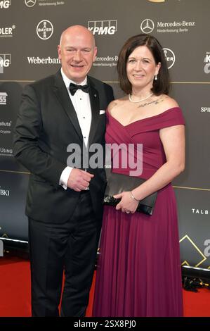 Kai Wegner mit Partnerin Katharina Günther-Wünsch beim 73. Ball der Wirtschaft 2025 m dall'Hotel InterContinental. Berlino, 22.02.2025 *** Kai Wegner con la partner Katharina Günther Wünsch al 73 Ball der Wirtschaft 2025 dell'Hotel InterContinental Berlin, 22 02 2025 foto:XM.xBehrensx/xFuturexImagex vbki 5213 Foto Stock