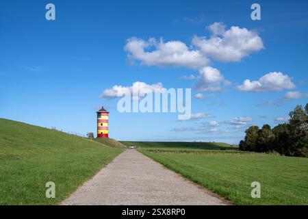 Pilsum, Germania - 29 settembre 2024: Faro di Pilsum durante l'estate il 29 settembre 2024 nella Frisia Orientale, Germania Foto Stock