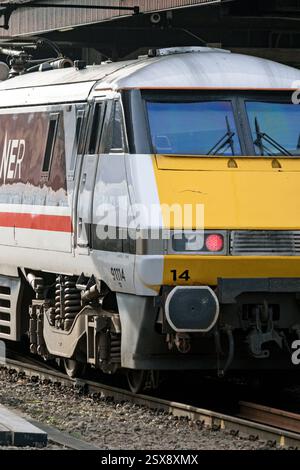 91114 'Durham Cathedral' al binario 10 della stazione ferroviaria di York. Sabato 22 febbraio 2025. Foto Stock