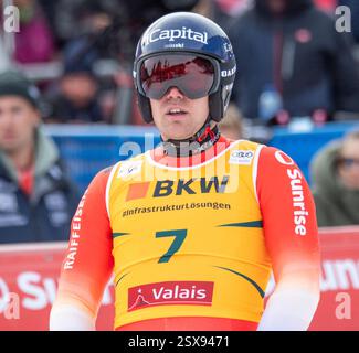Crans-Montana, Vallese, Svizzera. 23 febbraio 2025. Crans-Montana Svizzera, 23/02/2025: STEFAN ROGENTIN della Svizzera è in azione durante la Coppa del mondo FIS Crans Montana. La Coppa del mondo FIS Crans Montana si è svolta presso il famoso parco sciistico di Crans-Montana in Svizzera. (Immagine di credito: © Eric Dubost/ZUMA Press Wire) SOLO PER USO EDITORIALE! Non per USO commerciale! Crediti: ZUMA Press, Inc./Alamy Live News Foto Stock
