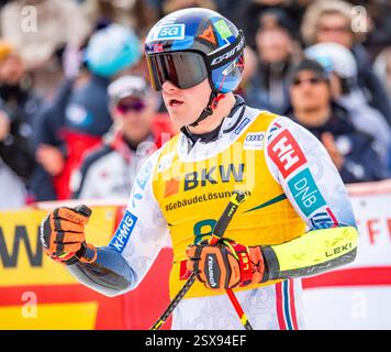 Crans-Montana, Vallese, Svizzera. 23 febbraio 2025. Crans-Montana Svizzera, 23/02/2025: ADRIAN SMISETH SEJERSTED di Norvegia celebra la sua performance durante la Coppa del mondo FIS Crans Montana. La Coppa del mondo FIS Crans Montana si è svolta presso il famoso parco sciistico di Crans-Montana in Svizzera. (Immagine di credito: © Eric Dubost/ZUMA Press Wire) SOLO PER USO EDITORIALE! Non per USO commerciale! Crediti: ZUMA Press, Inc./Alamy Live News Foto Stock