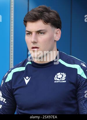 Londra, Regno Unito. 22 febbraio 2025. Tom Jordan (Glasgow Warriors) della Scozia prima del calcio d'inizio durante la Calcutta Cup, Guinness Men's Six Nations Championship tra Inghilterra e Scozia allo stadio Allianz, Twickenham, Londra, il 22 febbraio 2025 Credit: Action foto Sport/Alamy Live News Foto Stock