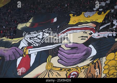 COLONIA, GERMANIA - 23 FEBBRAIO 2025: + - partita di calcio della 2.Bundesliga 1.FC Koeln vs fortuna Duesseldorf 1895 al Rhein energie Stadion. Foto Stock