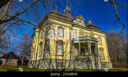 La splendida villa neo-barocca Castello Rauenstein in una giornata di sole. Uberlingen, Germania. Foto Stock