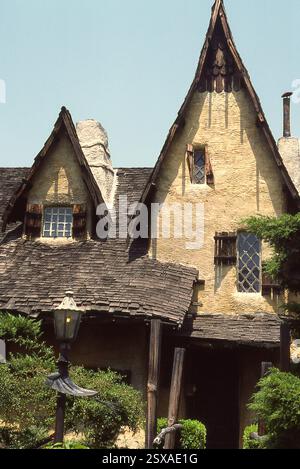 Los Angeles, CALIFORNIA, USA, circa 1990. La Spadena House nel quartiere di Beverly Hills. Foto Stock