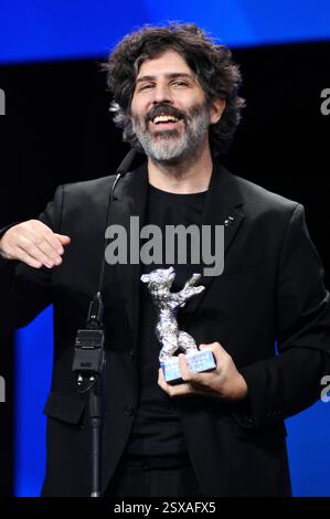 Ivan Fund mit dem Silbernen Bär Preis der Jury für 'El mensaje / The Message' bei der Closing Ceremony mit Preisverleihung auf der Berlinale 2025 / 75. Internationale Filmfestspiele Berlin im Berlinale Palast. Berlino, 22.02.2025 Foto Stock