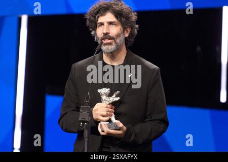 Ivan Fund mit dem Silbernen Bär Preis der Jury für 'El mensaje / The Message' bei der Closing Ceremony mit Preisverleihung auf der Berlinale 2025 / 75. Internationale Filmfestspiele Berlin im Berlinale Palast. Berlino, 22.02.2025 Foto Stock