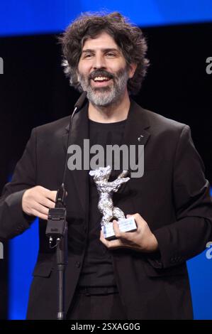 Ivan Fund mit dem Silbernen Bär Preis der Jury für 'El mensaje / The Message' bei der Closing Ceremony mit Preisverleihung auf der Berlinale 2025 / 75. Internationale Filmfestspiele Berlin im Berlinale Palast. Berlino, 22.02.2025 Foto Stock