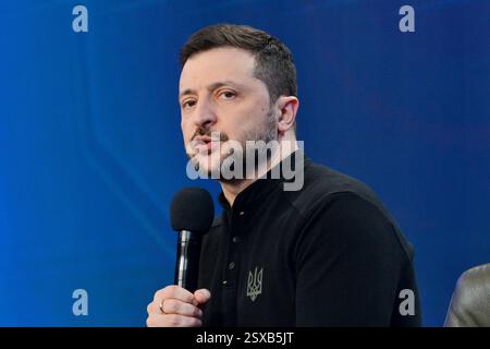 Kiev, Ucraina. 23 febbraio 2025. Il presidente dell'Ucraina Volodymyr Zelenskyi tiene una conferenza stampa durante il forum 'Ucraina. Anno 2025' il 23 febbraio 2025 a Kiev, Ucraina credito: SOPA Images Limited/Alamy Live News Foto Stock