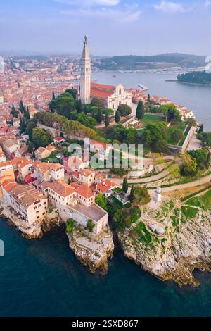 Veduta aerea di Rovigno - Rovigno al tramonto. Rovigno, Istria, costa adriatica, Croazia. Foto Stock