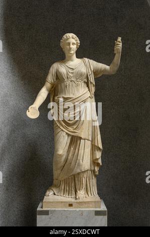 Roma. Italia. Statua femminile drappeggiata aka Clemenza, II C copia romana di un greco IV C B.. C Original, testa e braccia sono aggiunte moderne. Braccio Nouvo, chi Foto Stock