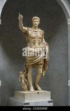 Roma. Italia. Augusto di prima porta, statua in marmo del primo imperatore romano Augusto del i secolo d.C. (63 B.. C-14 A.. D), trovato nelle rovine di Villa Livi Foto Stock